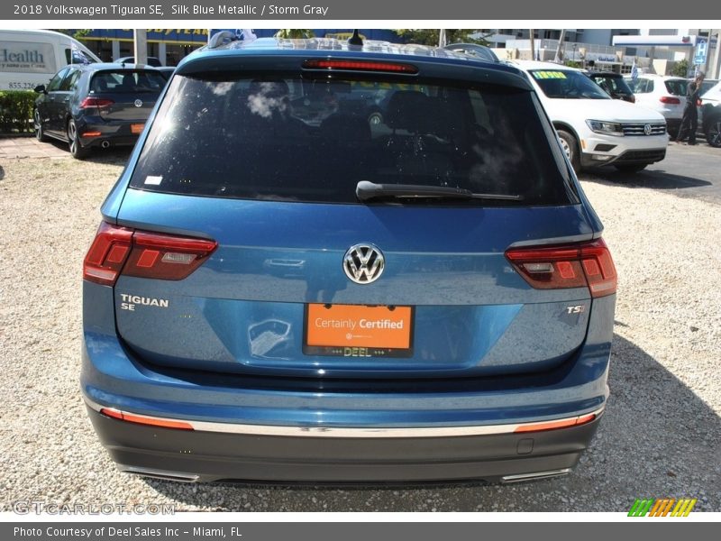 Silk Blue Metallic / Storm Gray 2018 Volkswagen Tiguan SE