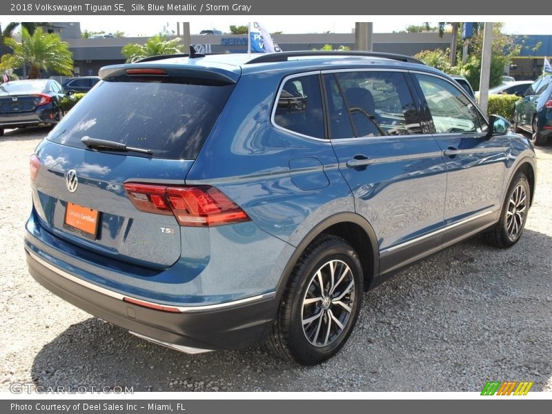 Silk Blue Metallic / Storm Gray 2018 Volkswagen Tiguan SE