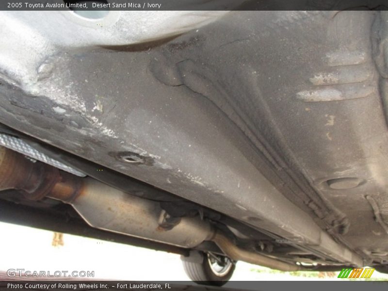 Desert Sand Mica / Ivory 2005 Toyota Avalon Limited