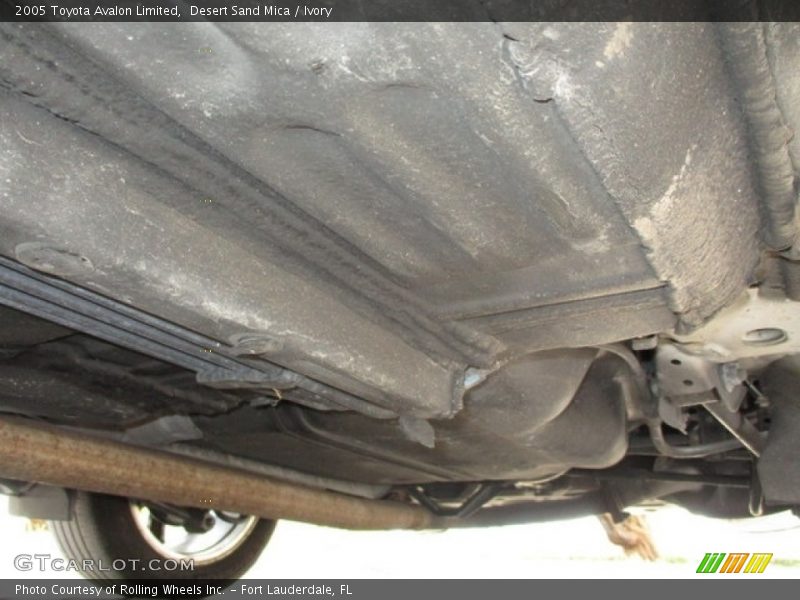 Desert Sand Mica / Ivory 2005 Toyota Avalon Limited