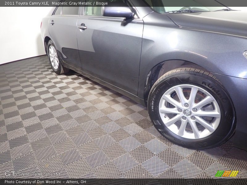 Magnetic Gray Metallic / Bisque 2011 Toyota Camry XLE