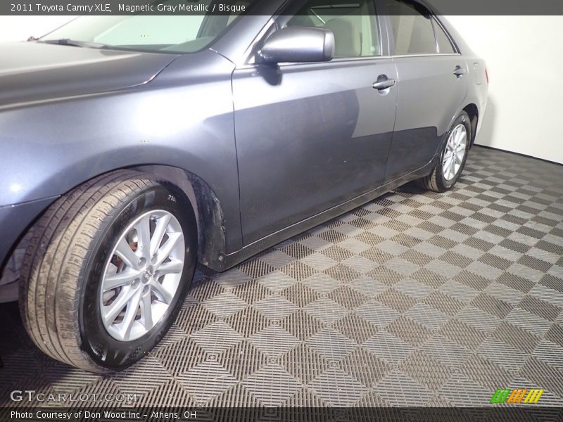 Magnetic Gray Metallic / Bisque 2011 Toyota Camry XLE