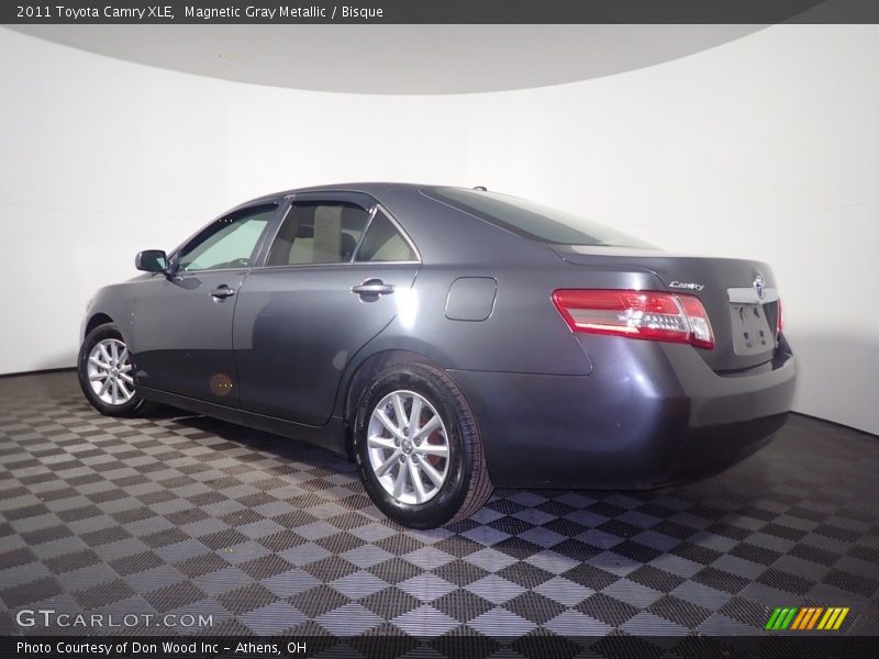 Magnetic Gray Metallic / Bisque 2011 Toyota Camry XLE