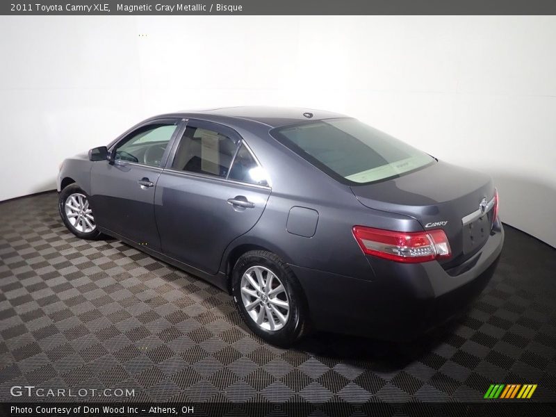 Magnetic Gray Metallic / Bisque 2011 Toyota Camry XLE