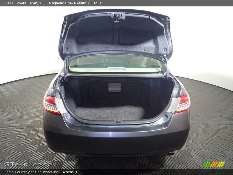 Magnetic Gray Metallic / Bisque 2011 Toyota Camry XLE