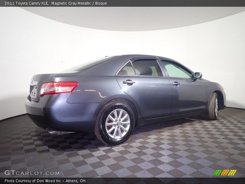Magnetic Gray Metallic / Bisque 2011 Toyota Camry XLE