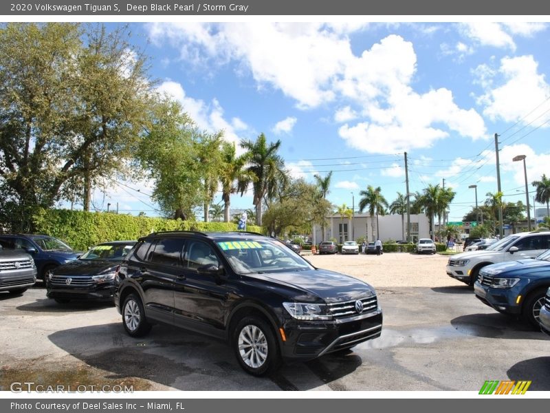 Deep Black Pearl / Storm Gray 2020 Volkswagen Tiguan S