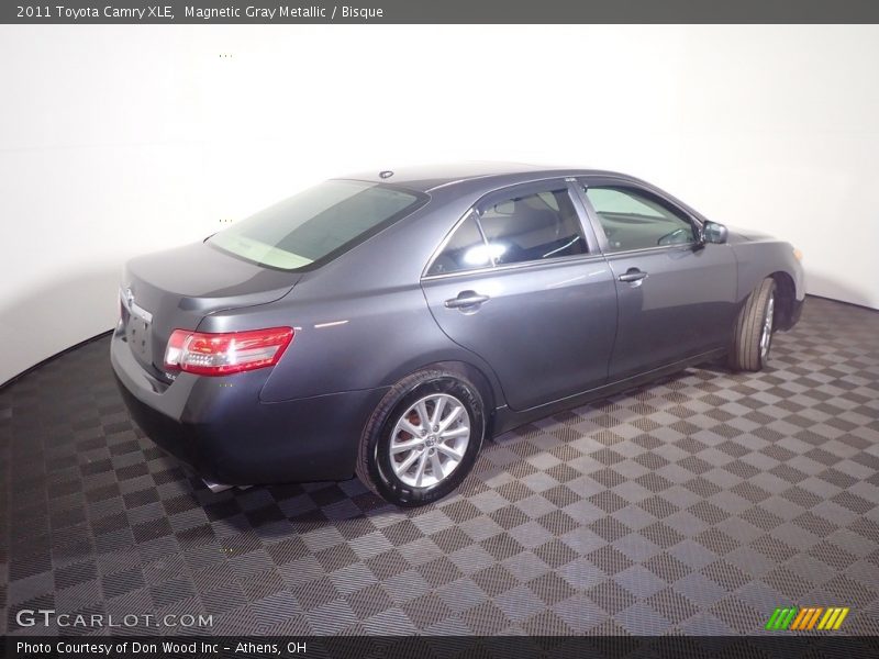 Magnetic Gray Metallic / Bisque 2011 Toyota Camry XLE