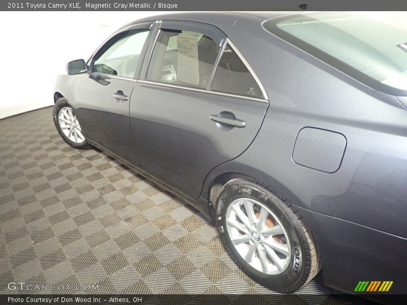 Magnetic Gray Metallic / Bisque 2011 Toyota Camry XLE