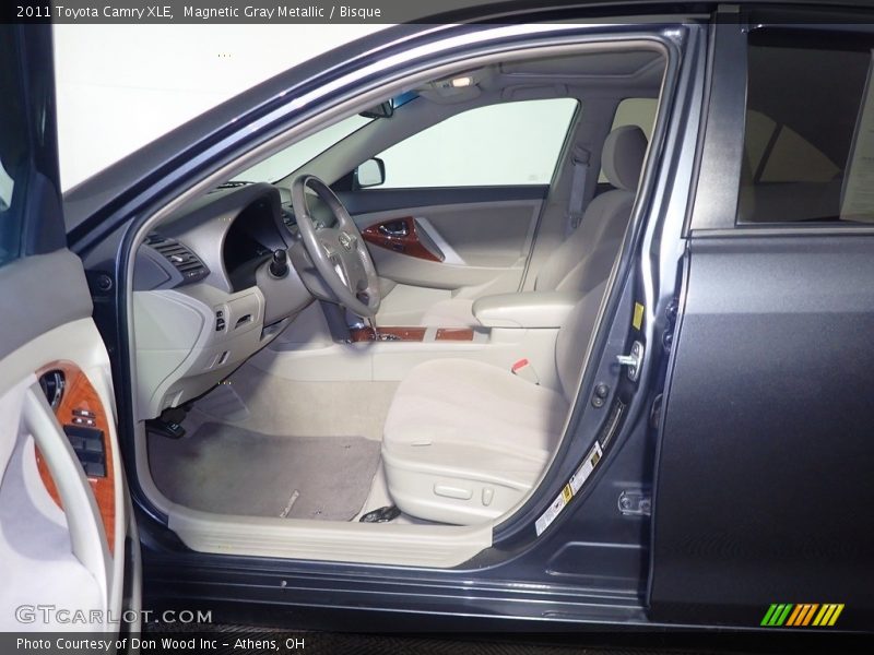 Magnetic Gray Metallic / Bisque 2011 Toyota Camry XLE