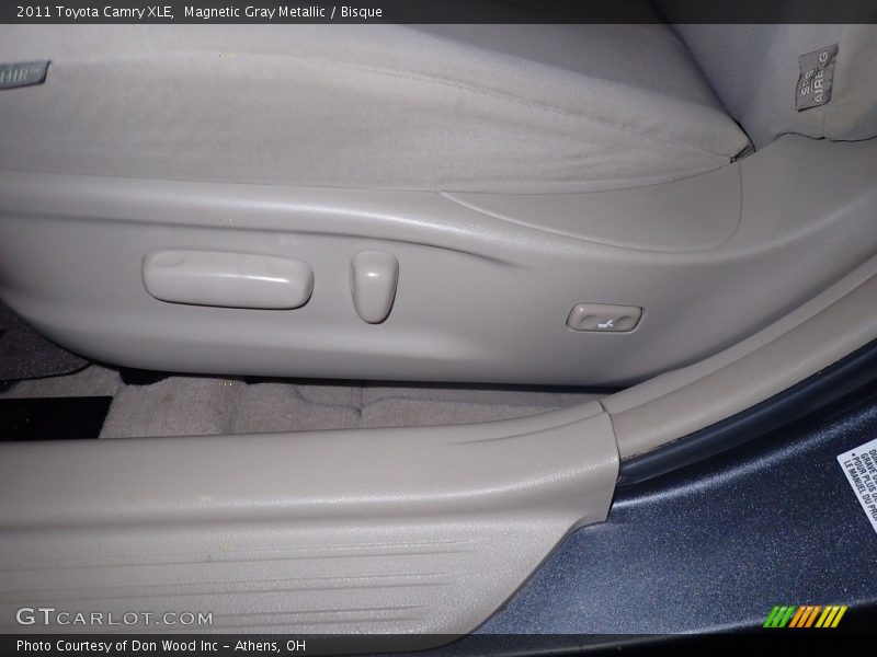 Magnetic Gray Metallic / Bisque 2011 Toyota Camry XLE