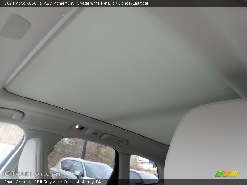 Crystal White Metallic / Blonde/Charcoal 2021 Volvo XC60 T5 AWD Momentum