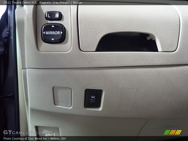 Magnetic Gray Metallic / Bisque 2011 Toyota Camry XLE