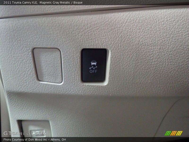 Magnetic Gray Metallic / Bisque 2011 Toyota Camry XLE