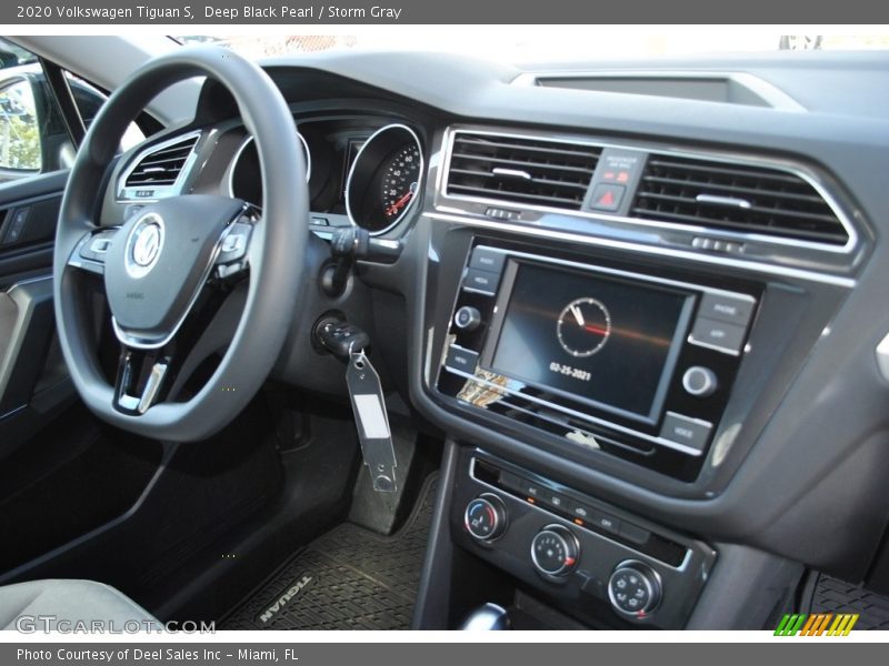 Deep Black Pearl / Storm Gray 2020 Volkswagen Tiguan S