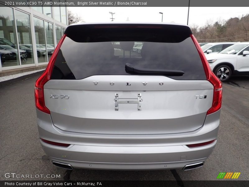 Bright Silver Metallic / Blonde/Charcoal 2021 Volvo XC90 T5 AWD Momentum