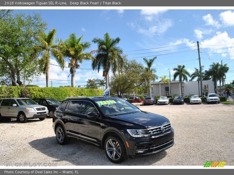 Deep Black Pearl / Titan Black 2018 Volkswagen Tiguan SEL R-Line