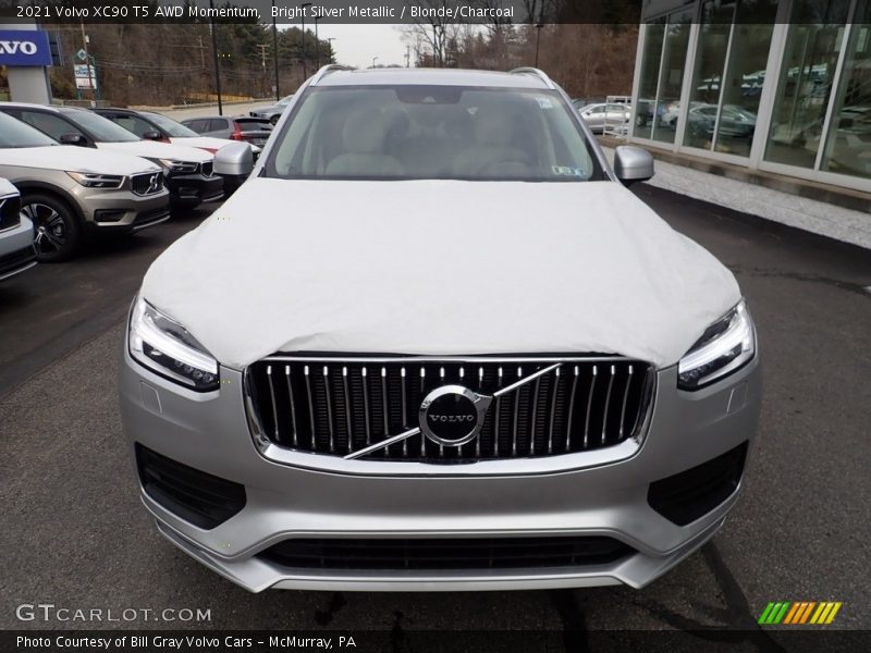 Bright Silver Metallic / Blonde/Charcoal 2021 Volvo XC90 T5 AWD Momentum