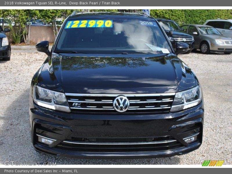Deep Black Pearl / Titan Black 2018 Volkswagen Tiguan SEL R-Line