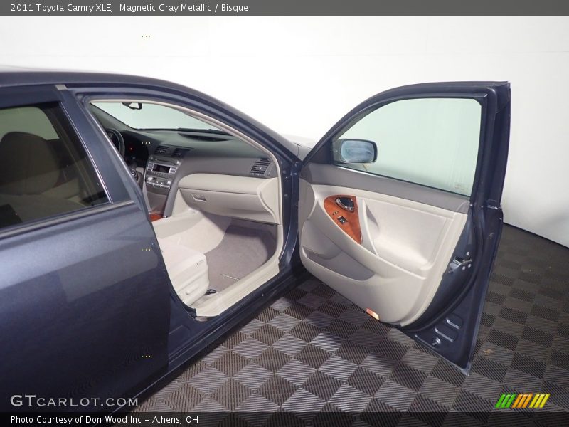 Magnetic Gray Metallic / Bisque 2011 Toyota Camry XLE
