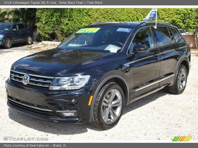Front 3/4 View of 2018 Tiguan SEL R-Line