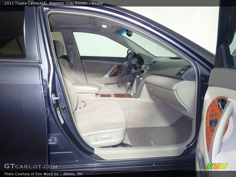 Magnetic Gray Metallic / Bisque 2011 Toyota Camry XLE