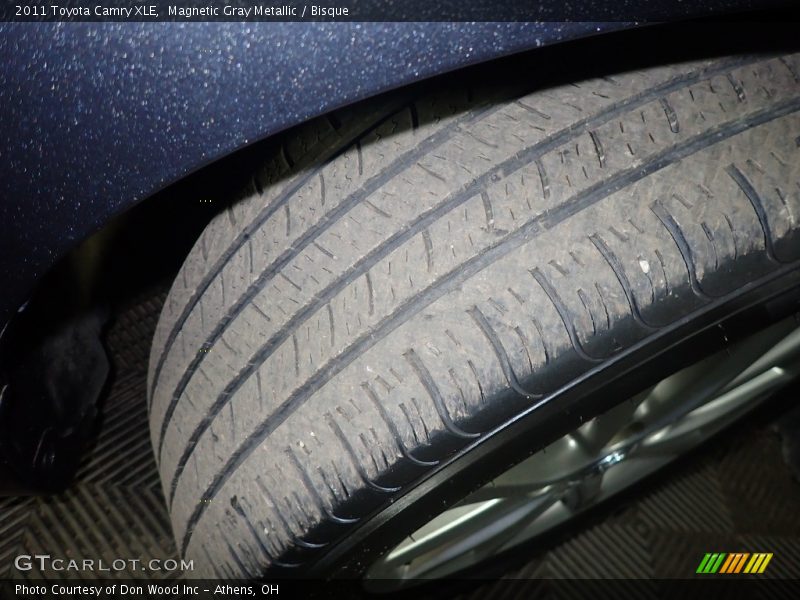 Magnetic Gray Metallic / Bisque 2011 Toyota Camry XLE