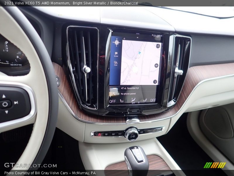 Bright Silver Metallic / Blonde/Charcoal 2021 Volvo XC60 T5 AWD Momentum