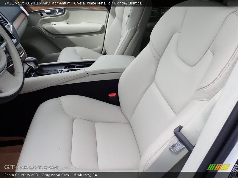 Crystal White Metallic / Blonde/Charcoal 2021 Volvo XC90 T6 AWD Momentum