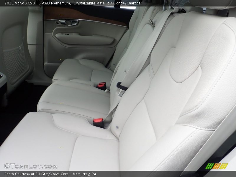 Crystal White Metallic / Blonde/Charcoal 2021 Volvo XC90 T6 AWD Momentum