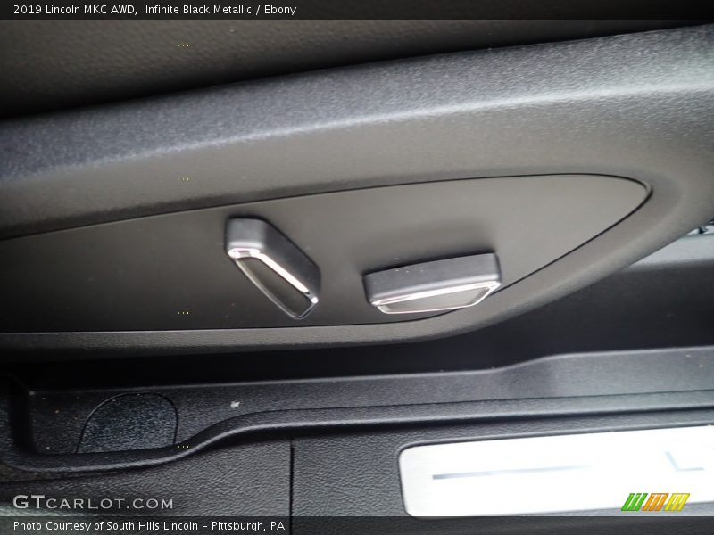 Infinite Black Metallic / Ebony 2019 Lincoln MKC AWD