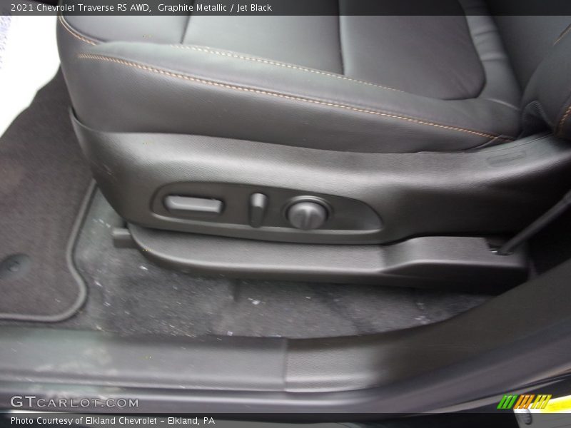 Graphite Metallic / Jet Black 2021 Chevrolet Traverse RS AWD