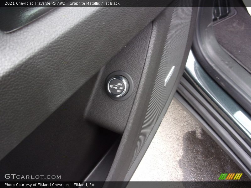 Graphite Metallic / Jet Black 2021 Chevrolet Traverse RS AWD