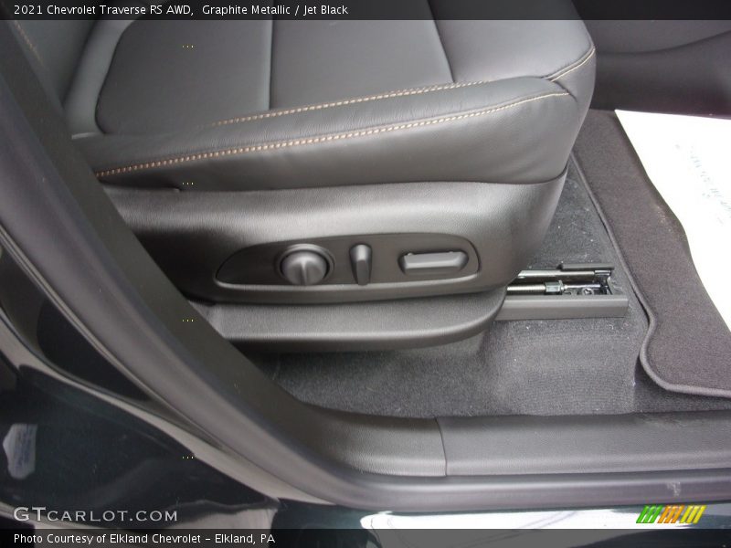 Graphite Metallic / Jet Black 2021 Chevrolet Traverse RS AWD