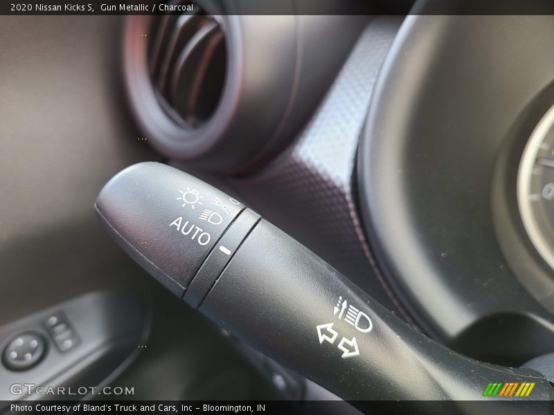 Gun Metallic / Charcoal 2020 Nissan Kicks S