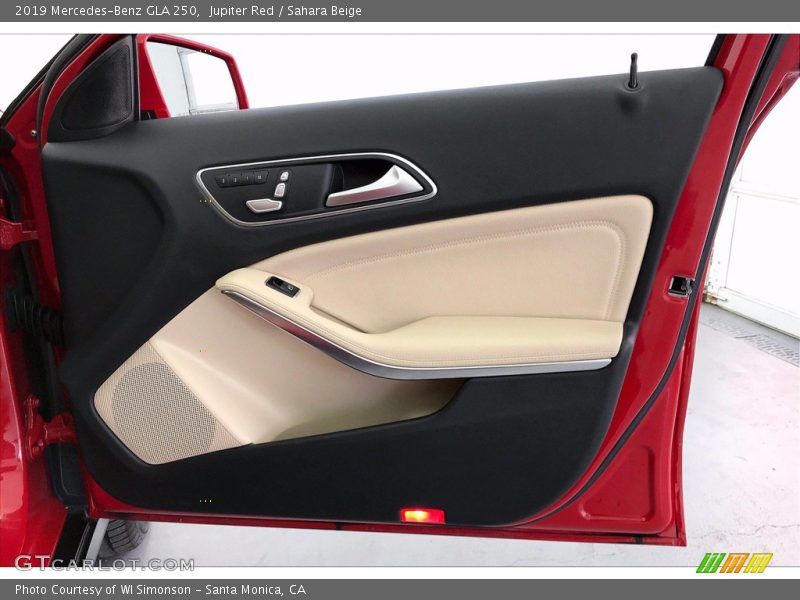 Jupiter Red / Sahara Beige 2019 Mercedes-Benz GLA 250