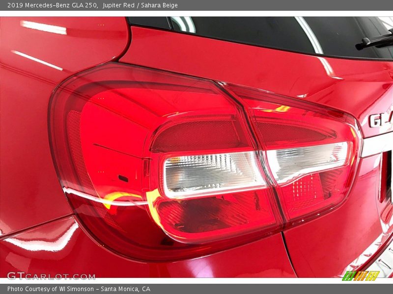 Jupiter Red / Sahara Beige 2019 Mercedes-Benz GLA 250