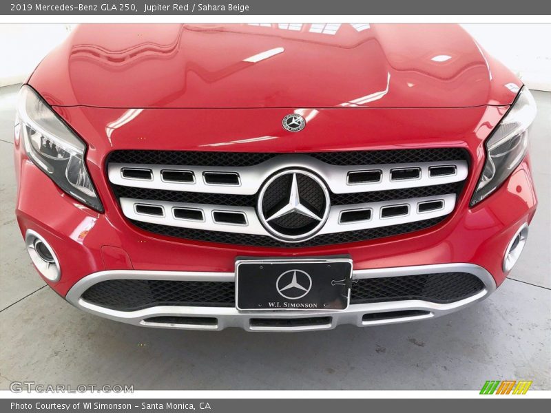 Jupiter Red / Sahara Beige 2019 Mercedes-Benz GLA 250