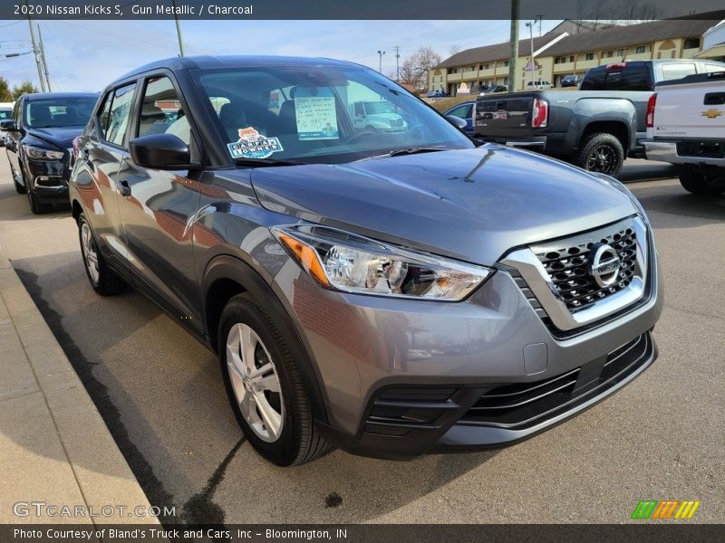 Gun Metallic / Charcoal 2020 Nissan Kicks S