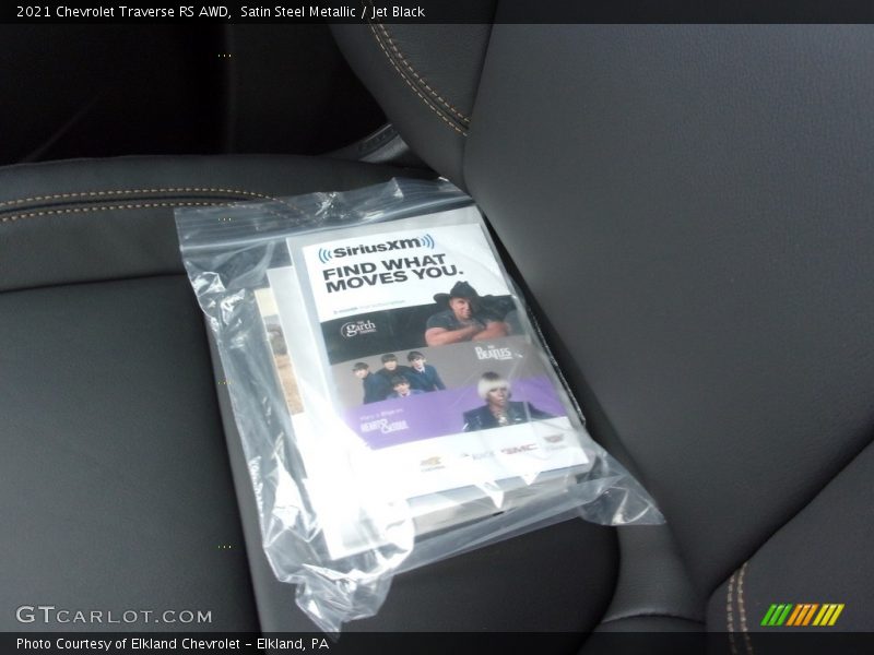 Satin Steel Metallic / Jet Black 2021 Chevrolet Traverse RS AWD