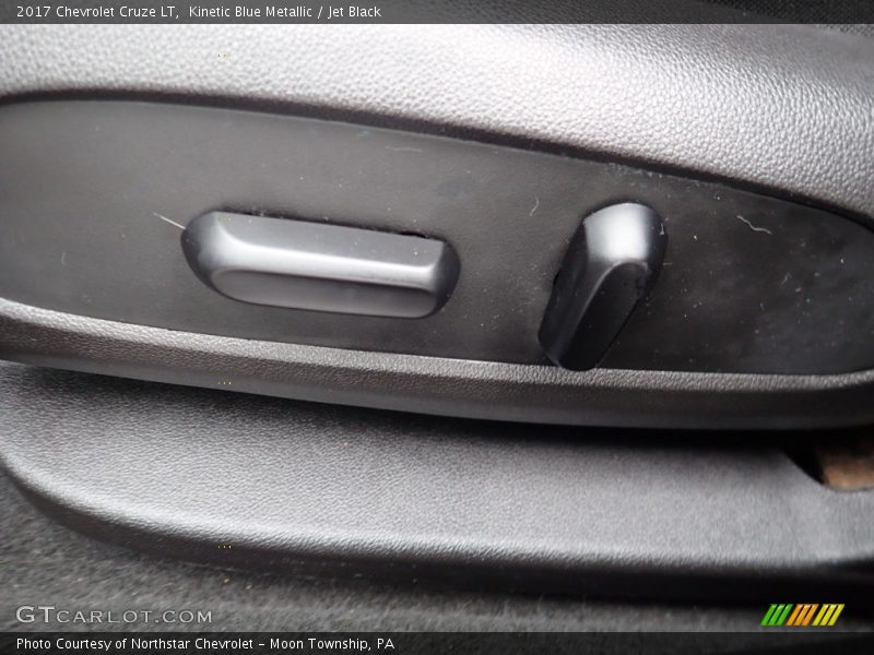 Kinetic Blue Metallic / Jet Black 2017 Chevrolet Cruze LT