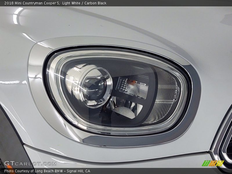 Light White / Carbon Black 2018 Mini Countryman Cooper S
