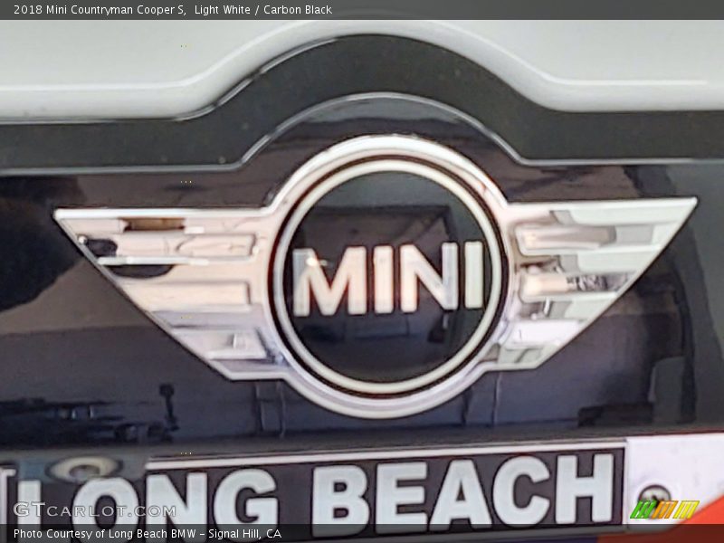 Light White / Carbon Black 2018 Mini Countryman Cooper S