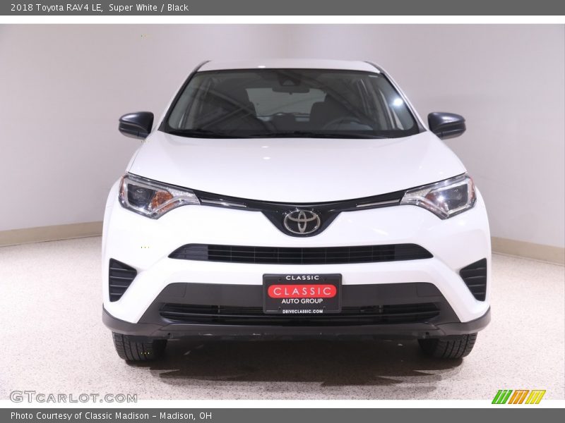 Super White / Black 2018 Toyota RAV4 LE