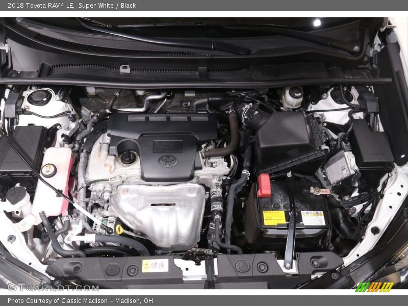 Super White / Black 2018 Toyota RAV4 LE