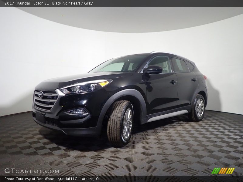 Black Noir Pearl / Gray 2017 Hyundai Tucson SE