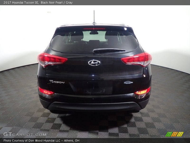 Black Noir Pearl / Gray 2017 Hyundai Tucson SE