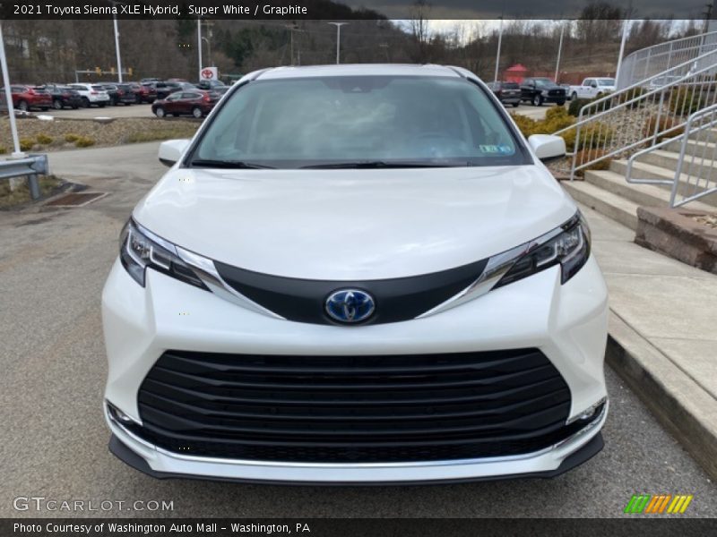 Super White / Graphite 2021 Toyota Sienna XLE Hybrid
