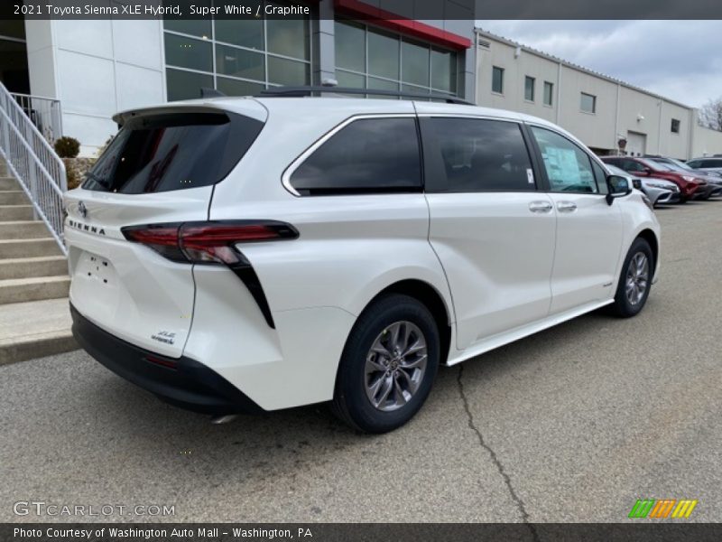 Super White / Graphite 2021 Toyota Sienna XLE Hybrid