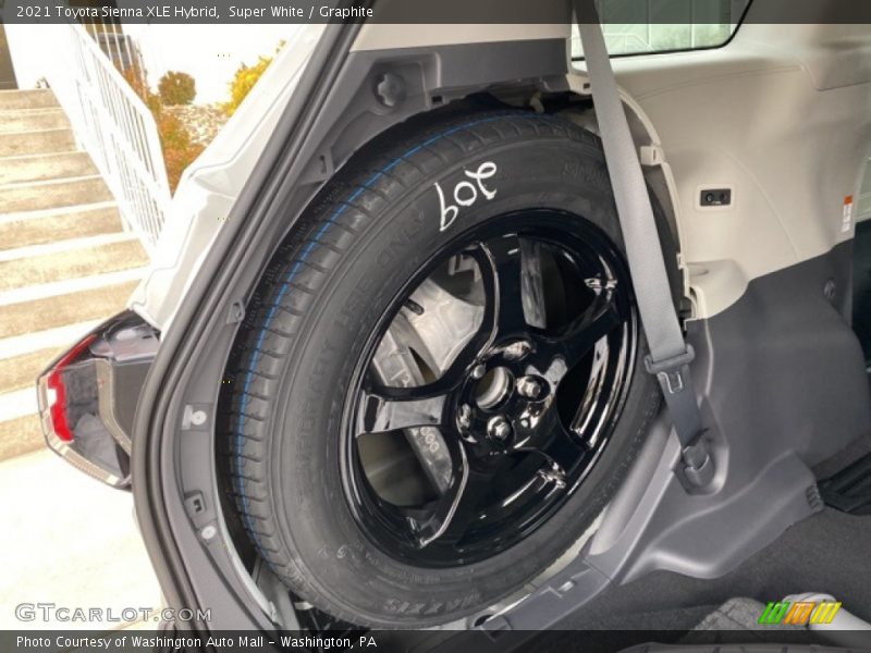 Super White / Graphite 2021 Toyota Sienna XLE Hybrid